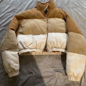 Medium short puffer jacket used 2x